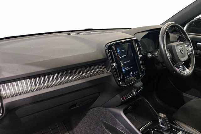 Used Volvo XC40 R-Design Pro 188 HP (138 kW) 2019 Red SUV