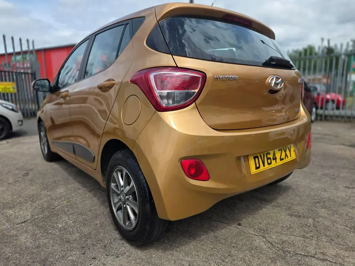Used Hyundai i10 Premium 87 HP (63 kW) 2014 Orange Hatchback