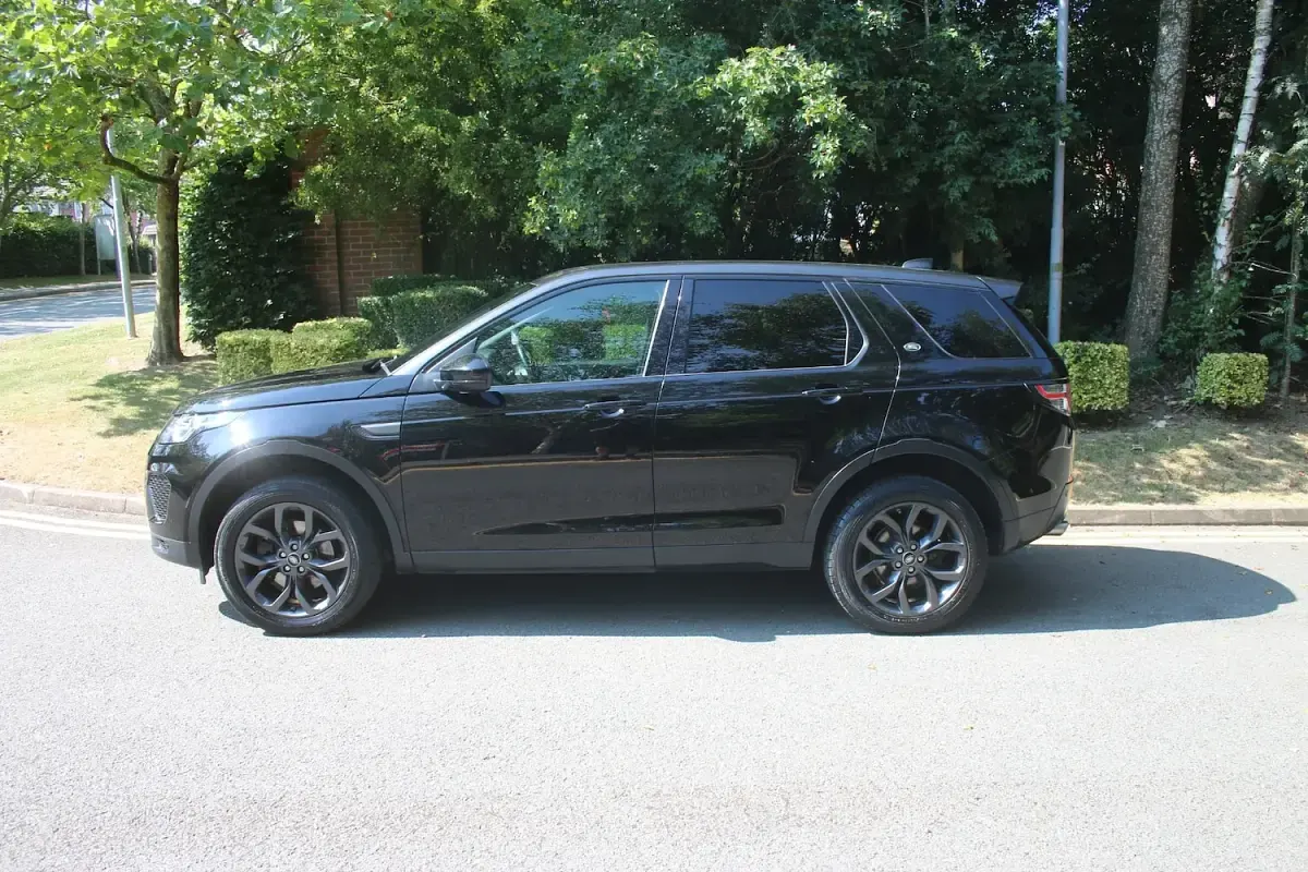 Used Land Rover Discovery 5 Landmark 2018 Black SUV