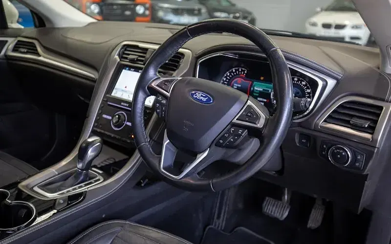 Used Ford Mondeo Vignale 209 HP (153 kW) 2018 White Estate