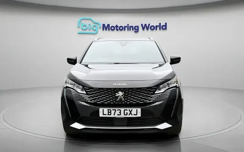 Second-hand Peugeot 5008 Allure+ 131 CP (96 kW) 2023 Negru SUV