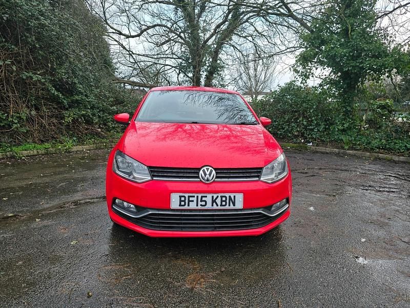 Used VW Polo SE 60 HP (44 kW) 2015 Red Hatchback