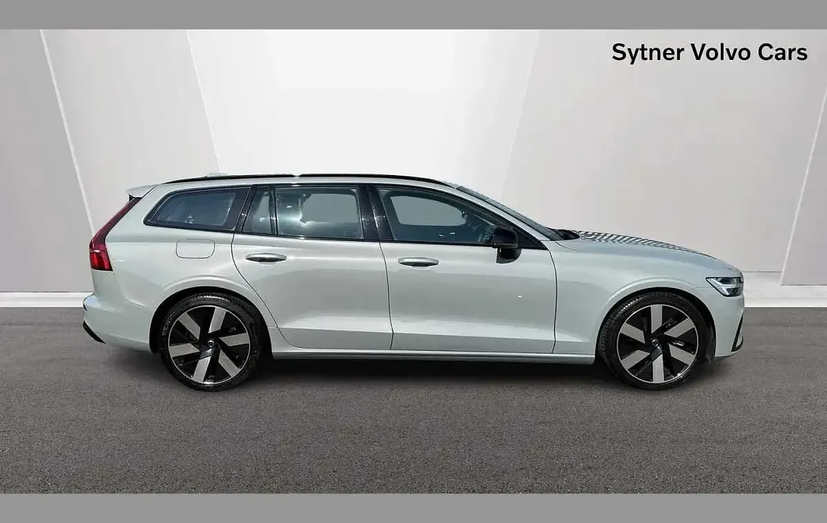 Used Volvo V60 Plus 345 HP (253 kW) 2025 Grey Estate