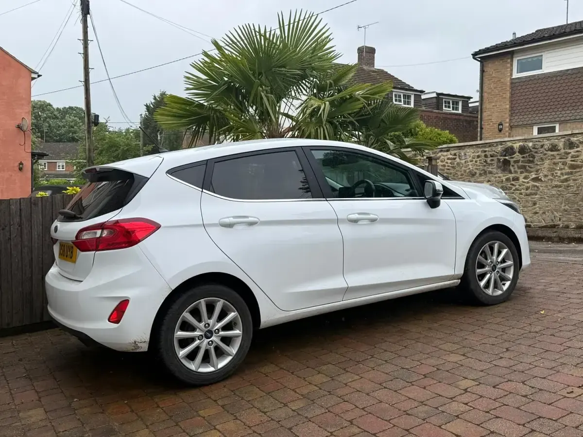 Used Ford Fiesta Titanium 100 HP (73 kW) 2018 White Hatchback