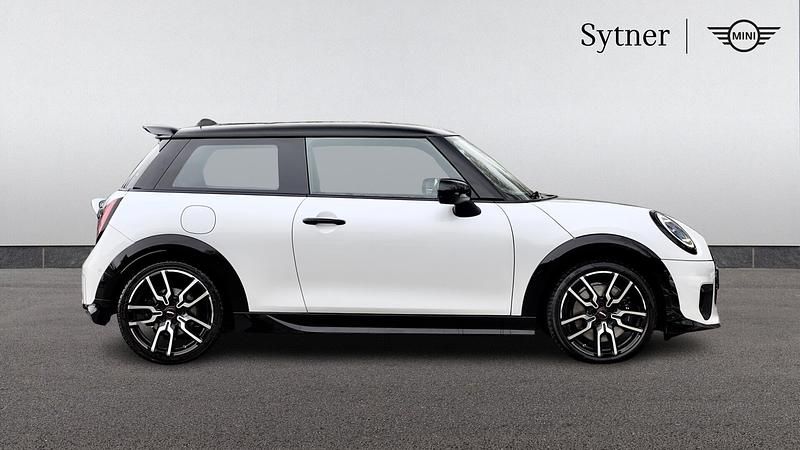 Used Mini Cooper Hatch 154 HP (113 kW) 2024 White Hatchback