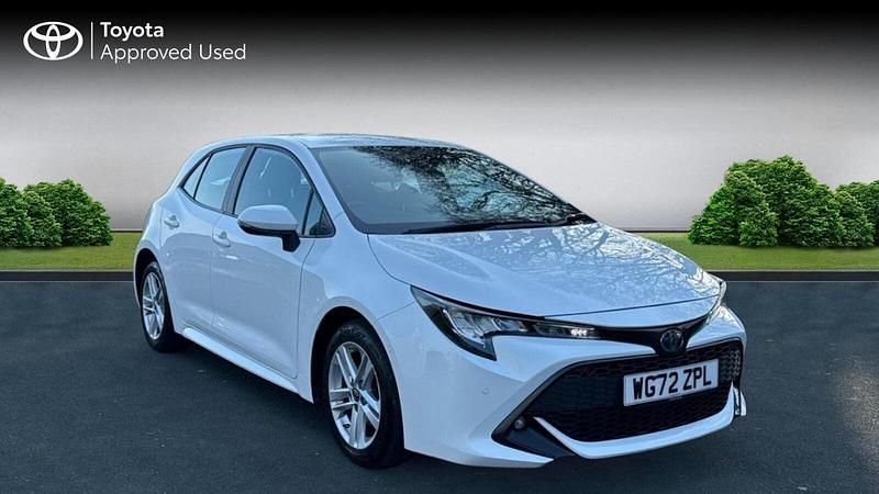 Used Toyota Corolla 122 HP (89 kW) 2022 Pure white Hatchback