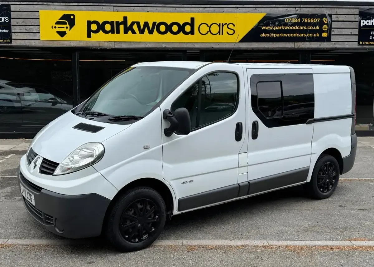 Usado Renault Trafic 115 HP (84 kW) 2011 Branco Monovolume