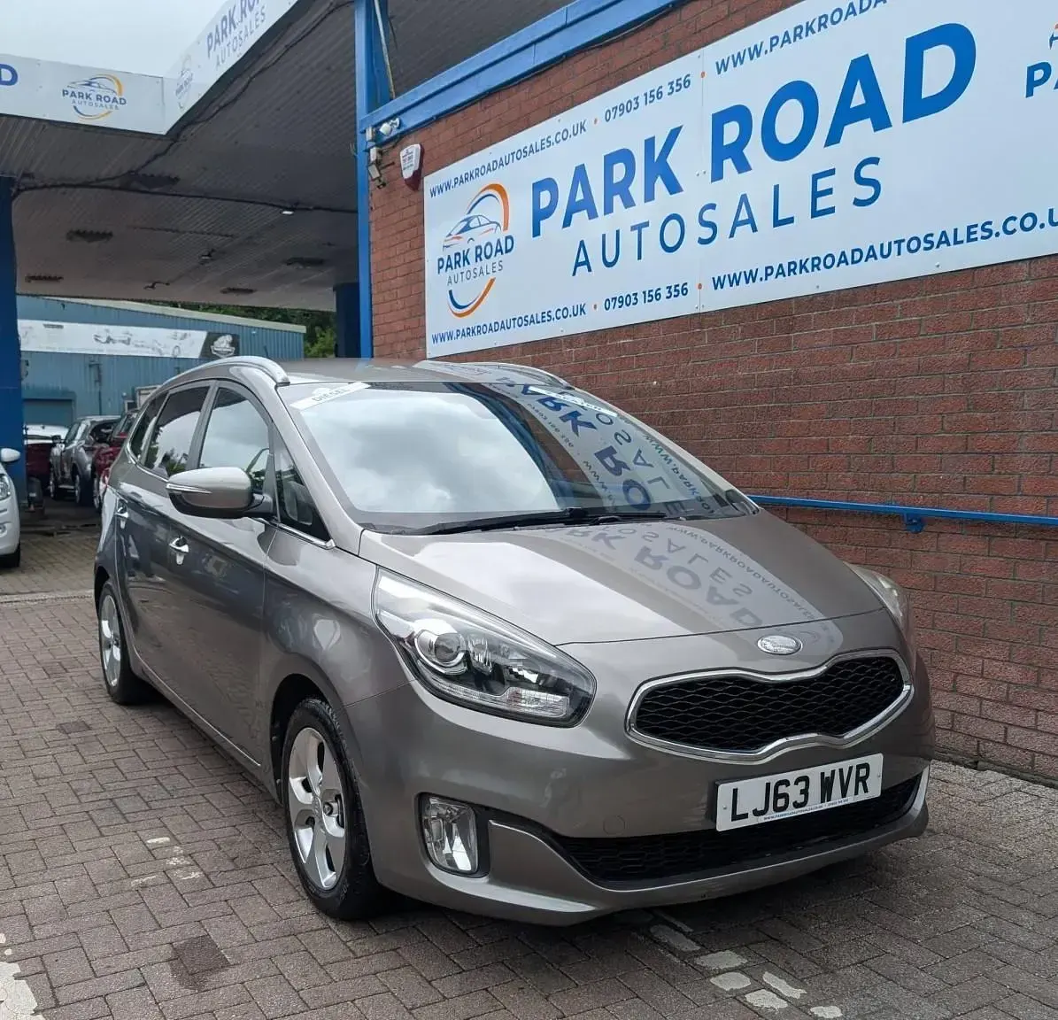 Used Kia Carens 2013 Silver MPV