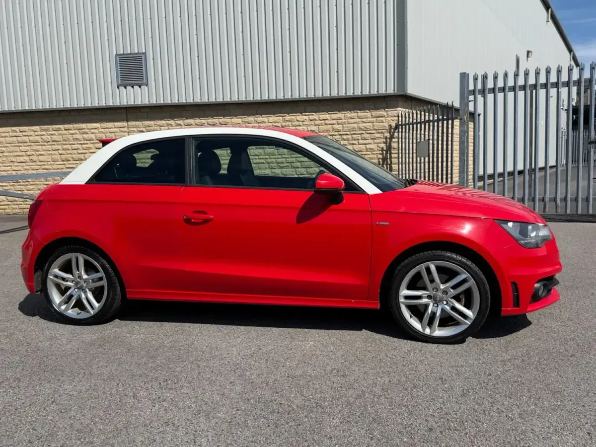 Używany Audi A1 S-Line 105 KM (77 kW) 2012 Czerwony Hatchback