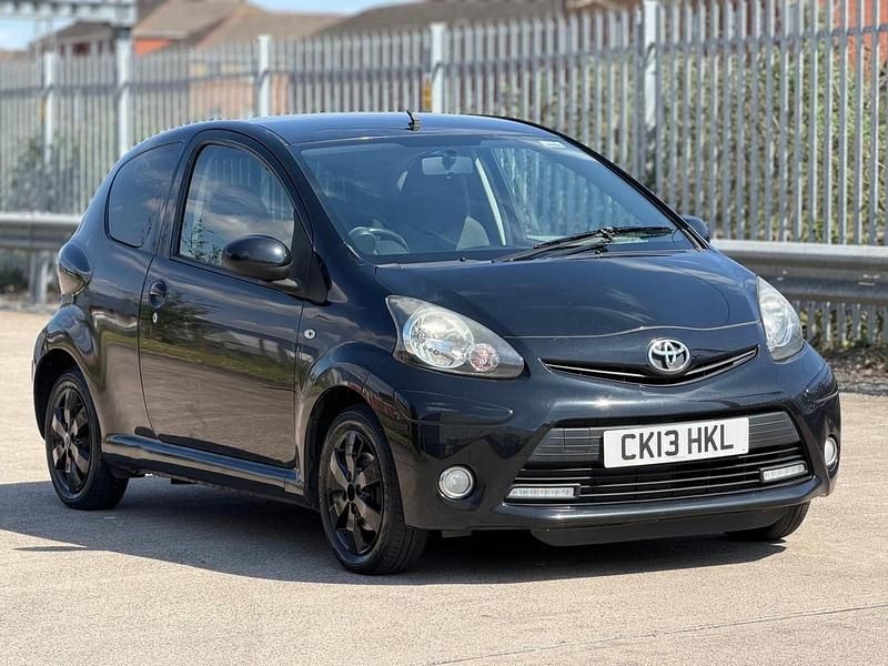 Używany Toyota Aygo 68 KM (50 kW) 2013 Czarny Hatchback
