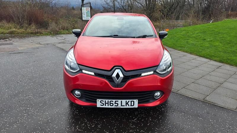 Used Renault Clio IV Dynamique 2016 Red Hatchback