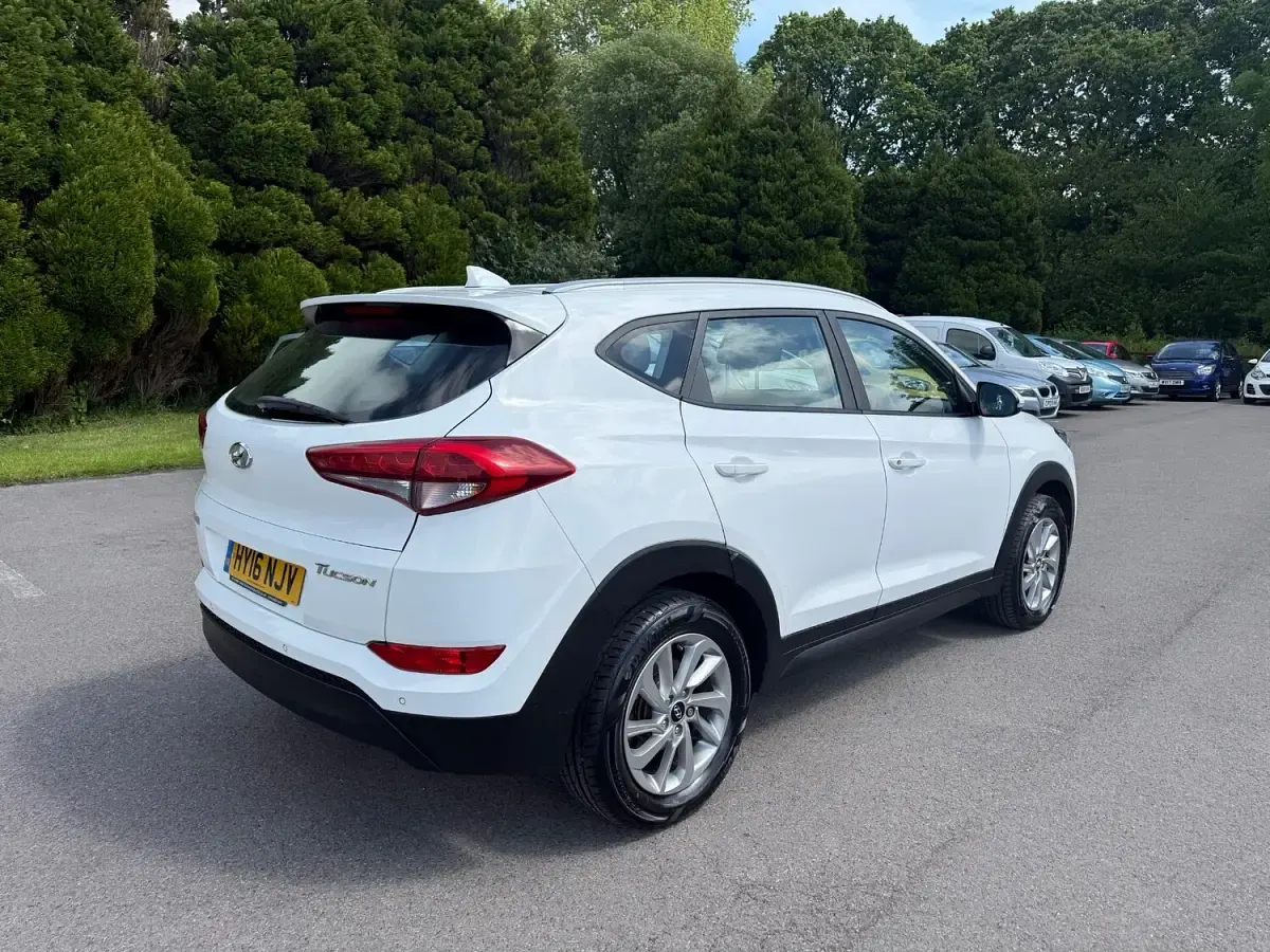 Used Hyundai Tucson SE 116 HP (85 kW) 2016 White SUV