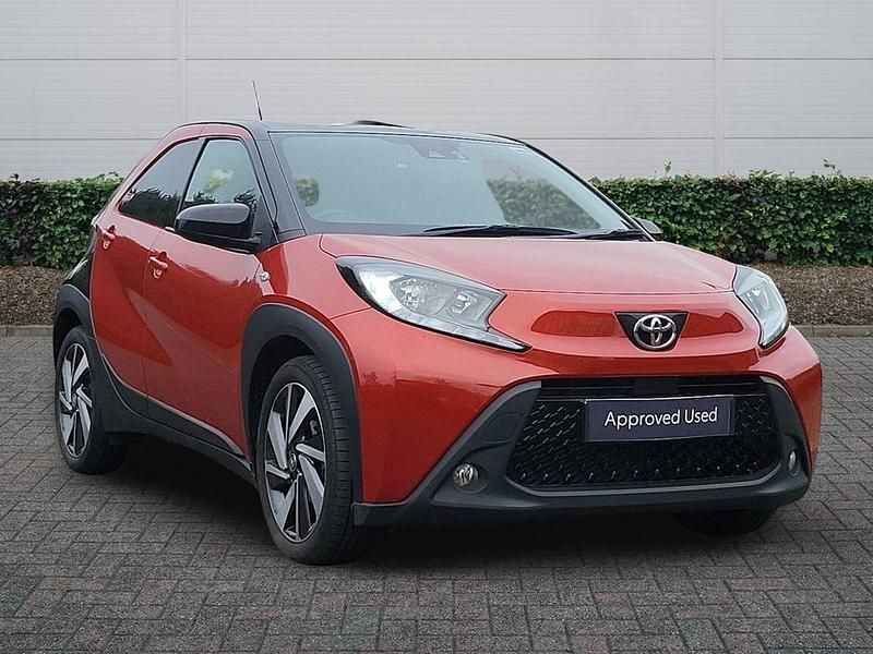 Used Toyota Aygo X 72 HP (52 kW) 2023 Red SUV