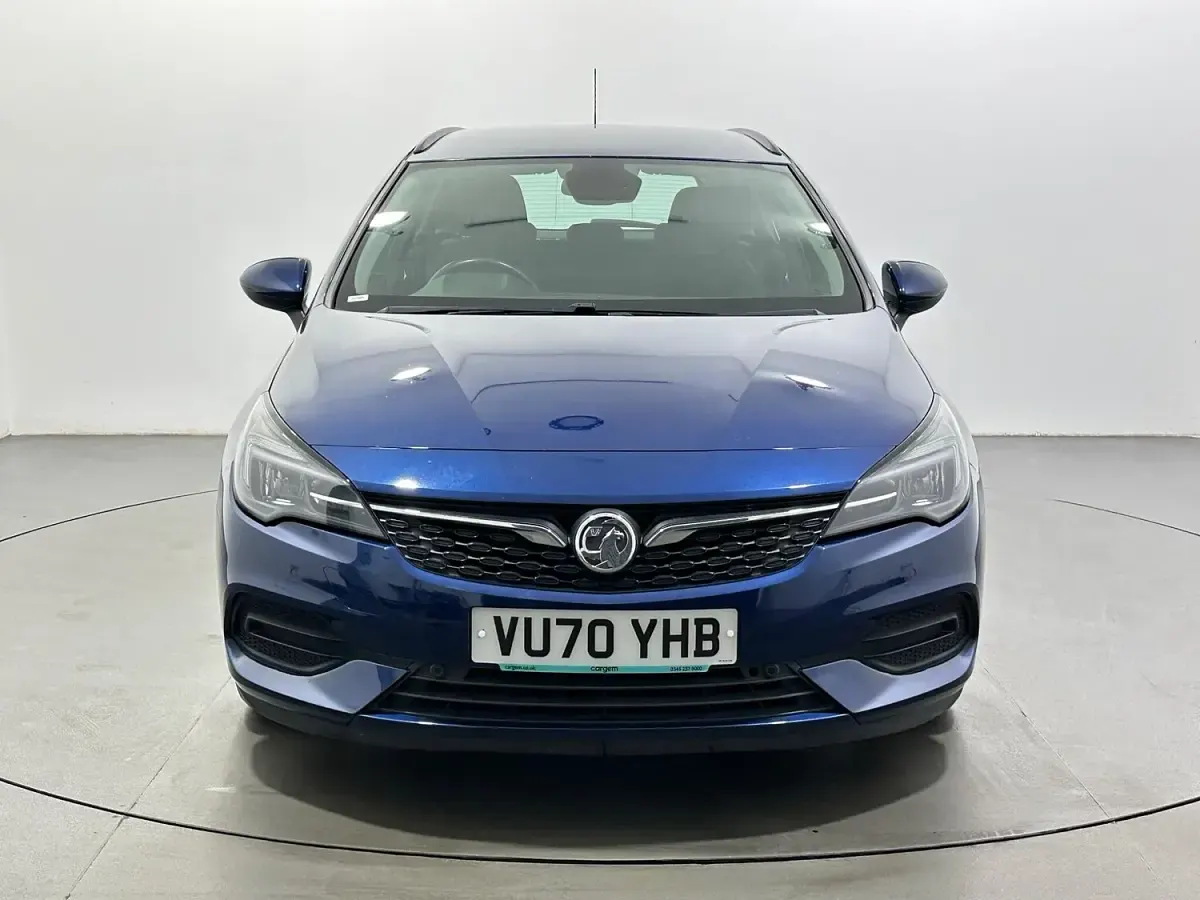 Used Vauxhall Astra Business Edition 131 HP (96 kW) 2021 Blue Estate