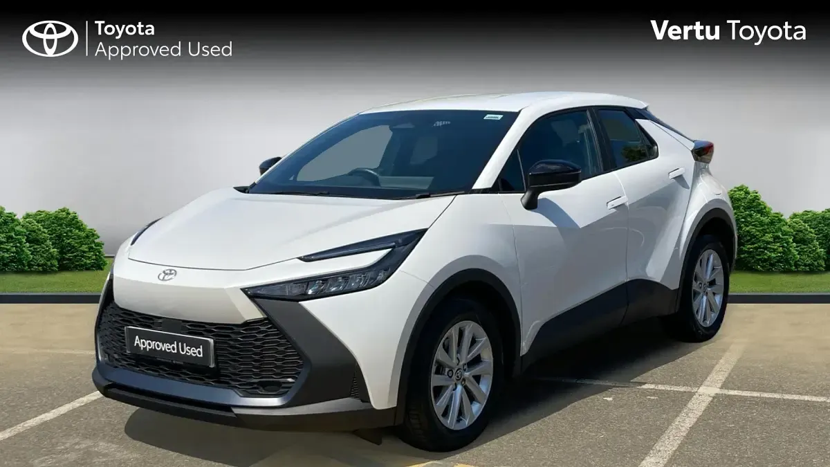 Used Toyota C-HR 140 HP (102 kW) 2025 White SUV
