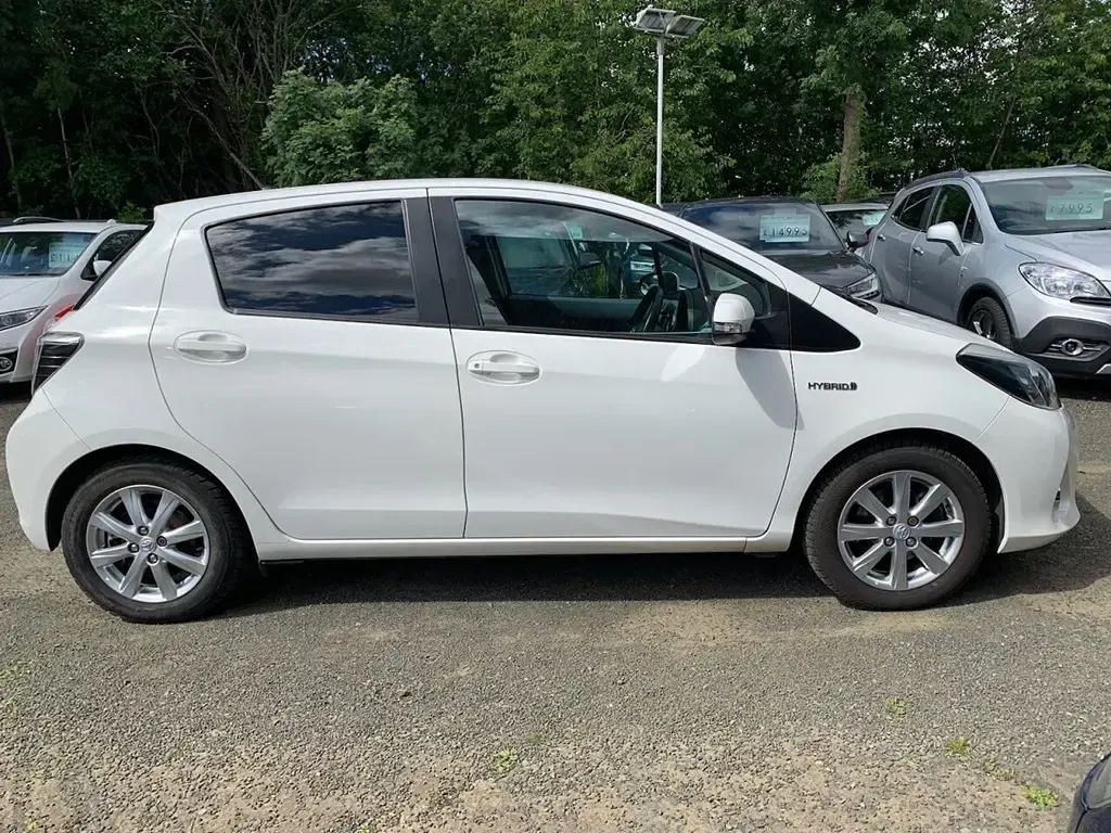 Used Toyota Yaris T4 75 HP (55 kW) 2012 White Hatchback
