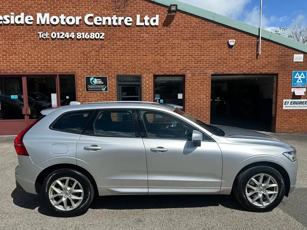 Used Volvo XC60 Momentum 190 HP (139 kW) 2018 Silver SUV