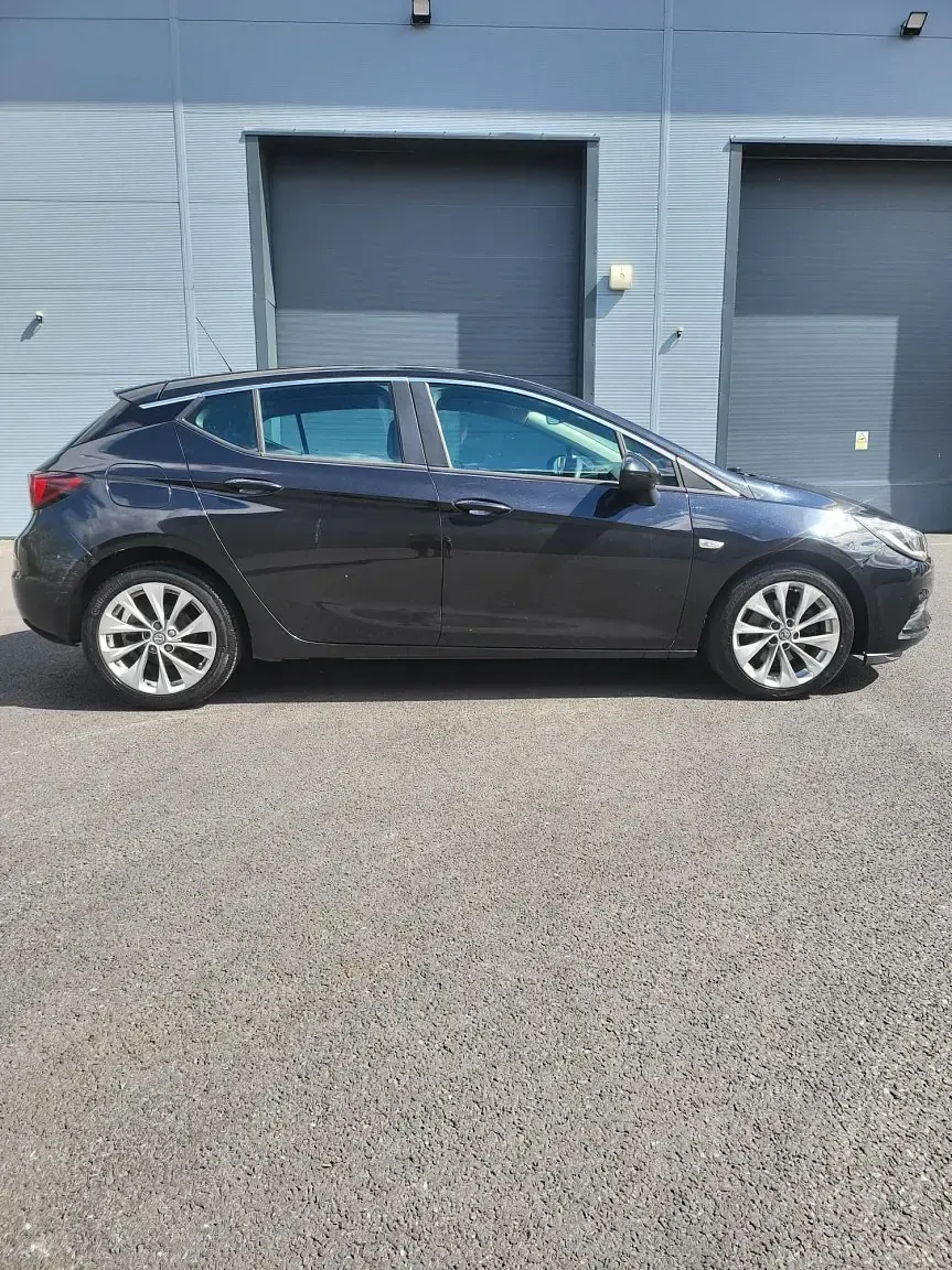 Second-hand Vauxhall Astra Design Edition 110 CP (80 kW) 2016 Negru Hatchback