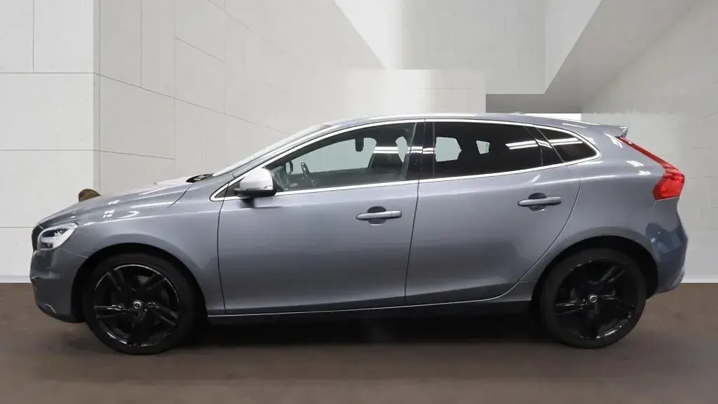 Used Volvo V40 R-Design Pro 190 HP (139 kW) 2017 Grey Hatchback