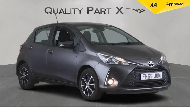 Used Toyota Yaris 107 HP (78 kW) 2019 Grey Hatchback
