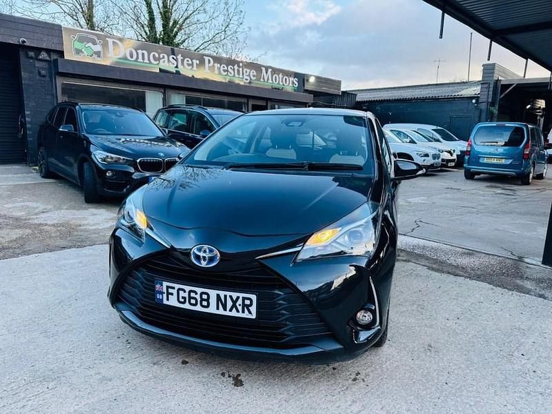 Used Toyota Yaris Hybrid Design 2018 Black Hatchback