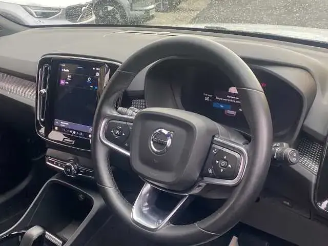 New Volvo XC40 Plus 161 HP (118 kW) 2027 SUV