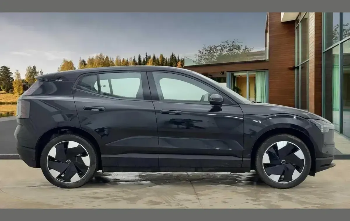 New Volvo EX30 Performance 314 kW (428 HP) 2026 Black SUV