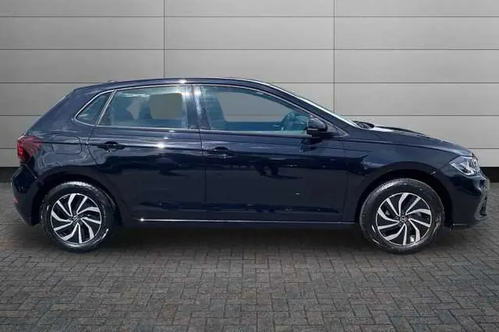Begagnad VW Polo Life 80 HK (58 kW) 2023 Svart Halvkombi