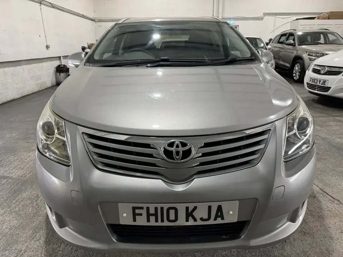 Used Toyota Avensis 147 HP (108 kW) 2010 Grey Estate