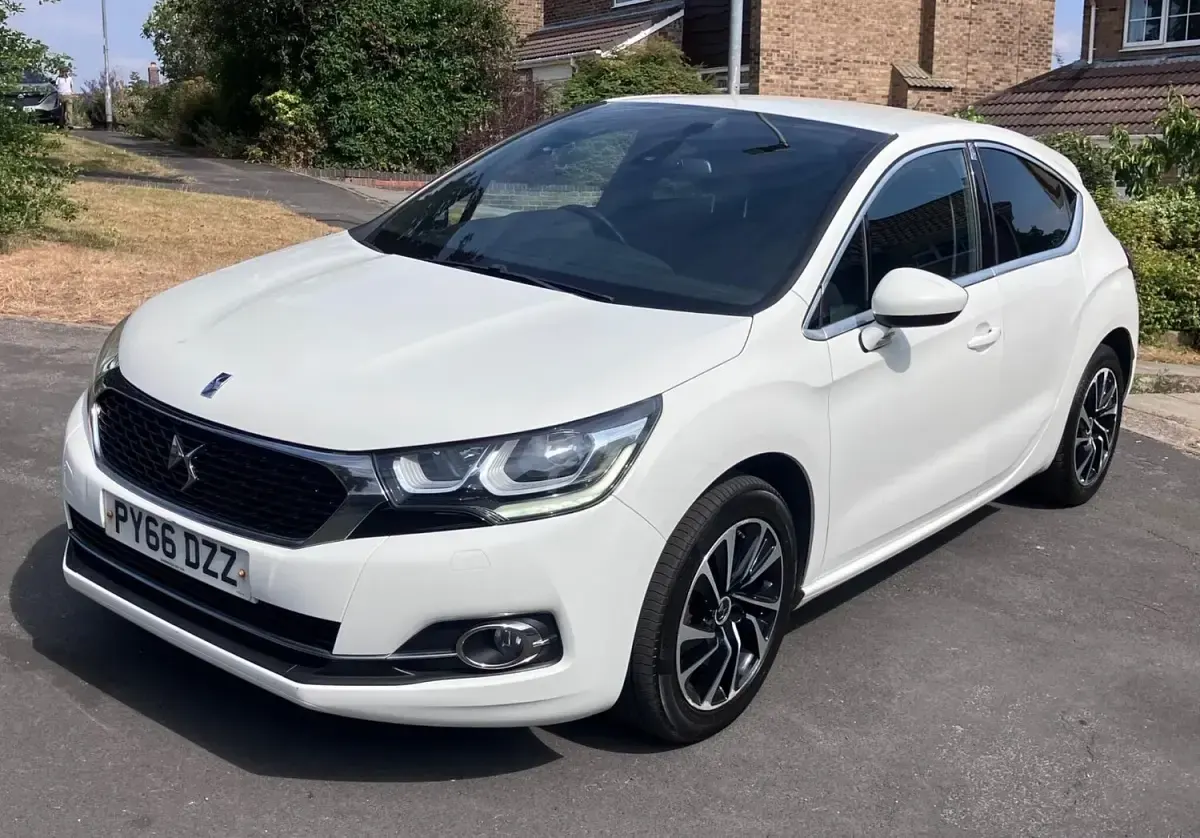Used DS Automobiles DS4 Elegance 120 HP (88 kW) 2016 White Hatchback