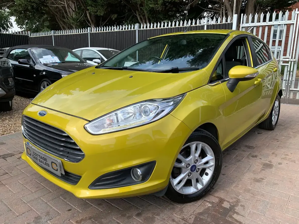 Used Ford Fiesta Zetec 98 HP (72 kW) 2015 Yellow Hatchback