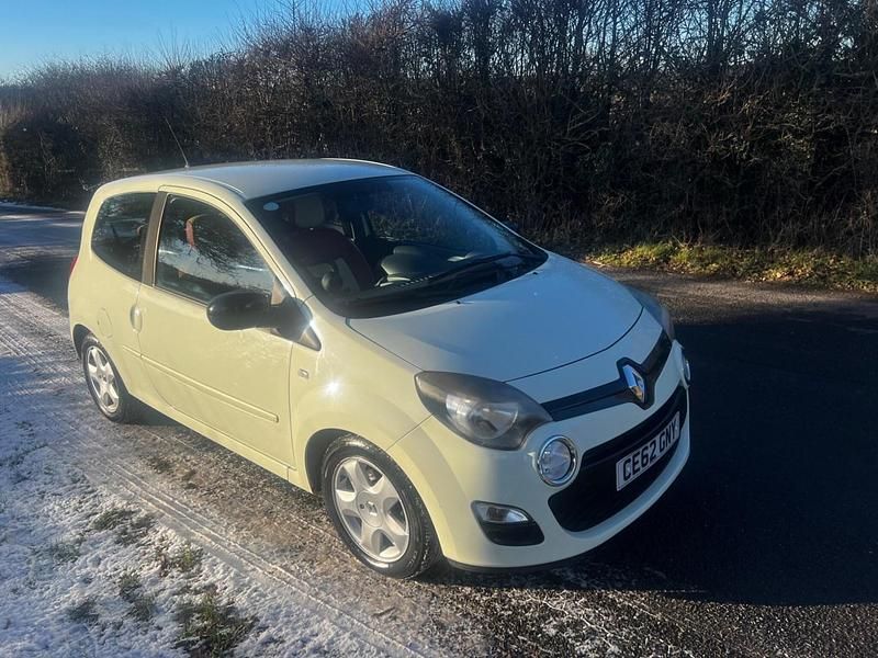 Used Renault Twingo Dynamique 75 HP (55 kW) 2012 White Hatchback