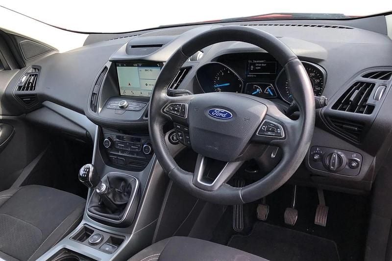 Begagnad Ford Kuga Zetec 120 HK (88 kW) 2018 Röd SUV