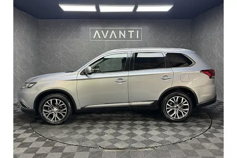 Usado Mitsubishi Outlander 150 HP (110 kW) 2016 Prateado SUV