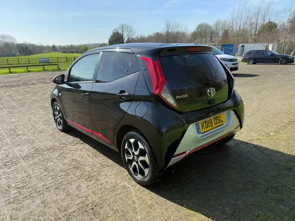 Used Toyota Aygo Trend 71 HP (52 kW) 2019 Black Hatchback