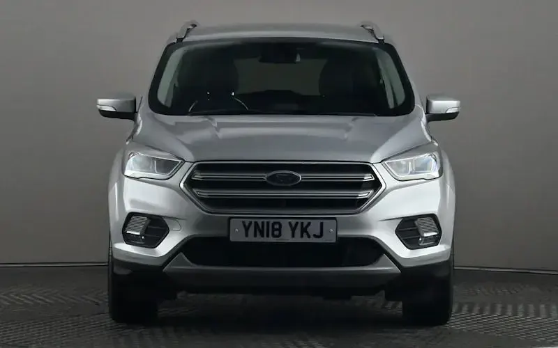 Usado Ford Kuga Titanium 120 HP (88 kW) 2018 Prateado SUV