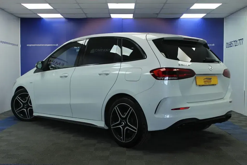 Used Mercedes B200 Executive 2022 White Hatchback
