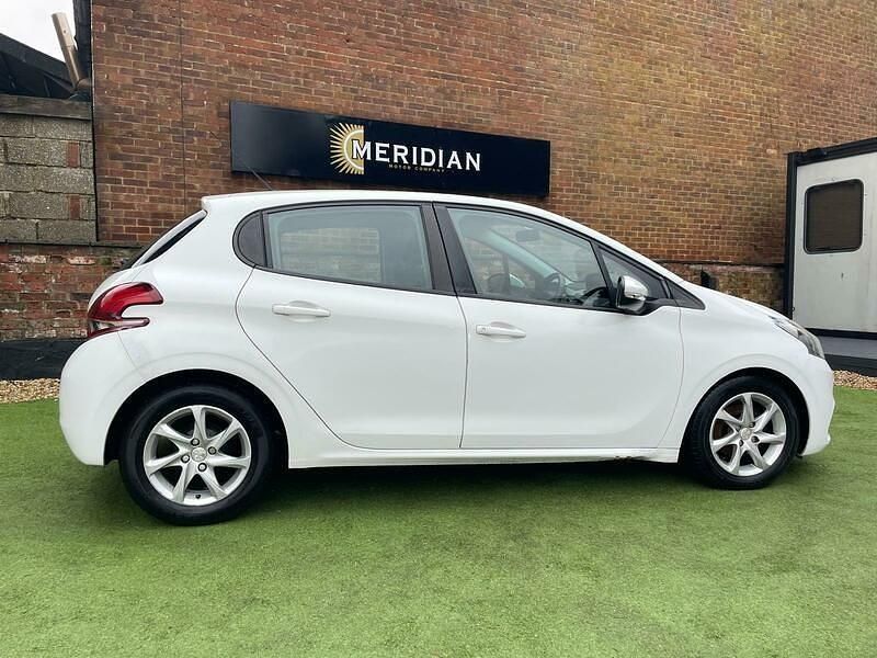 Used Peugeot 208 Active 2015 White Hatchback