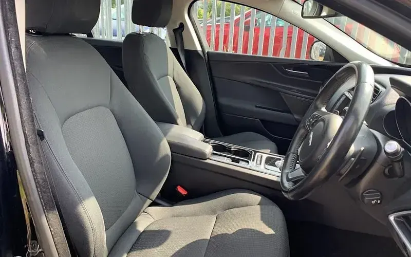 Used Jaguar XE SE 200 HP (147 kW) 2015 Black Sedan