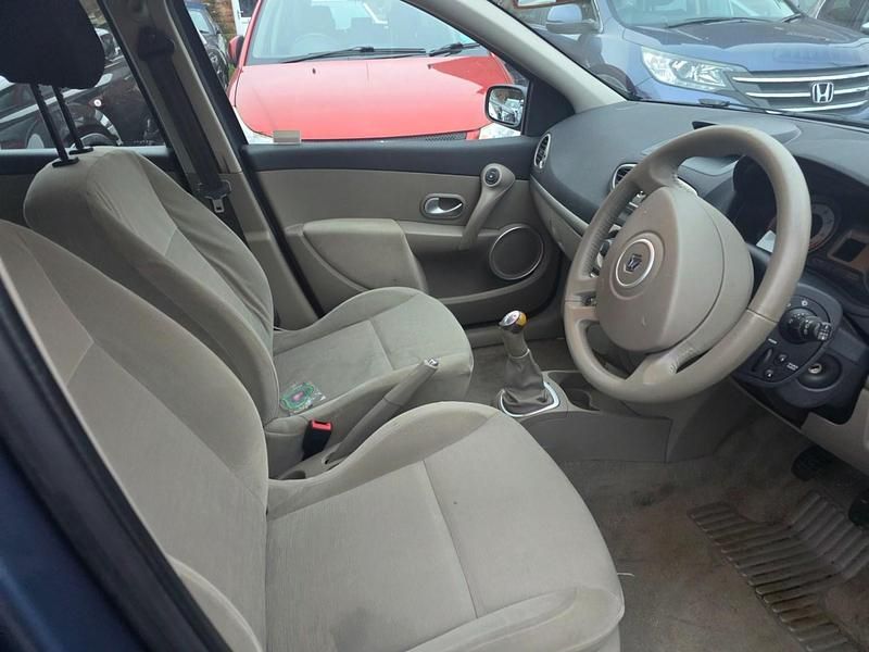 Used Renault Clio II Privilege 2007 Blue Hatchback