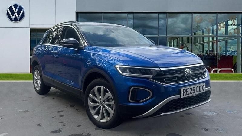 Ravenna blue metallic black Used 2025 VW T-Roc Match SUV | £26,242 (Fair price) - Image 1/4