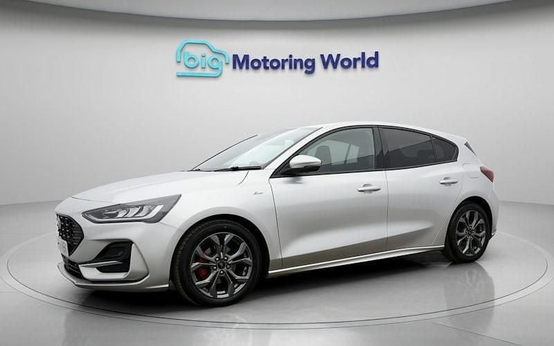 Used Ford Focus ST-Line 125 HP (91 kW) 2024 Silver Hatchback