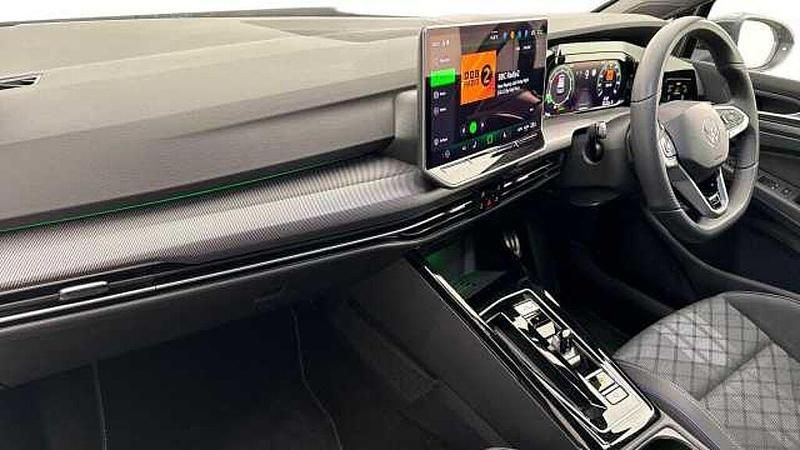 Second-hand VW Golf VIII 150 CP (110 kW) 2025
