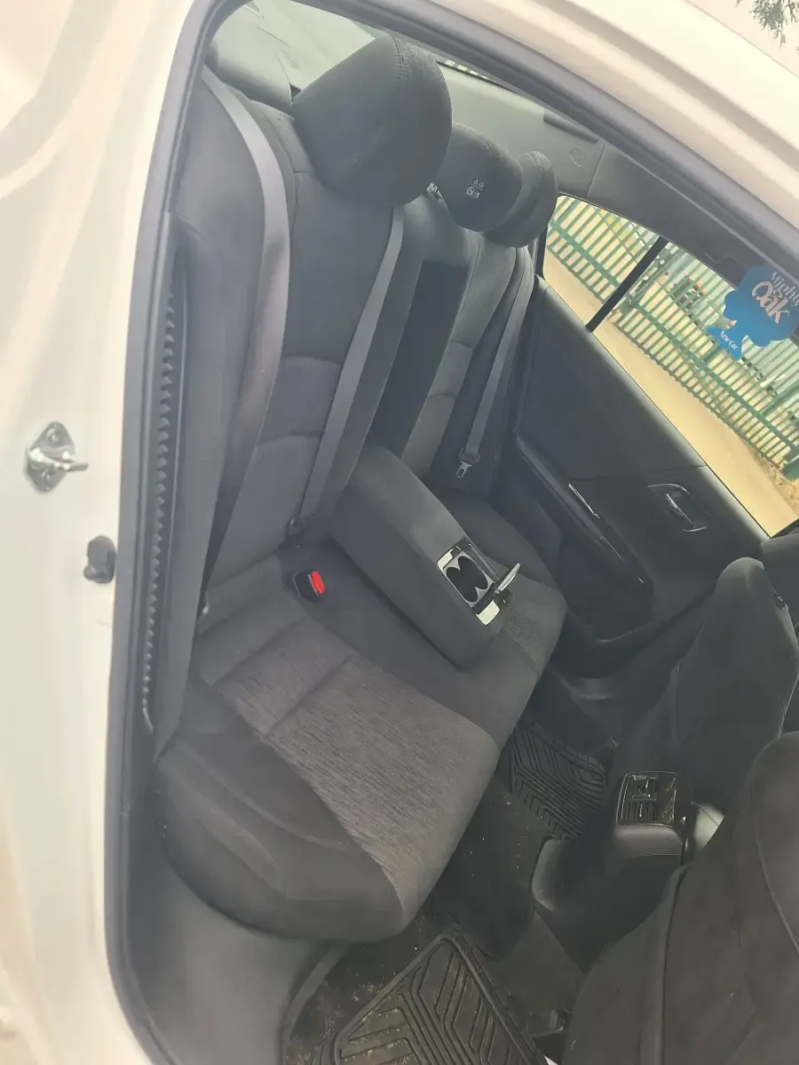 Used Honda Accord Hybrid 214 HP (157 kW) 2013 White Sedan