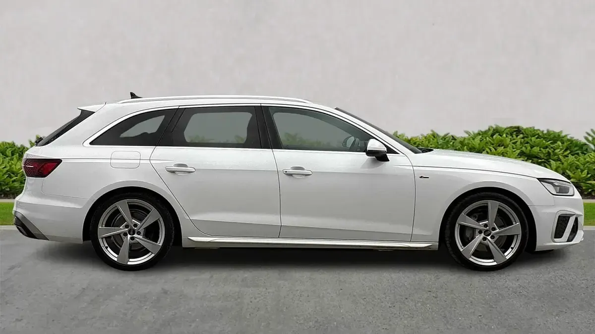 Used Audi A4 S-Line 204 HP (150 kW) 2023 White Estate