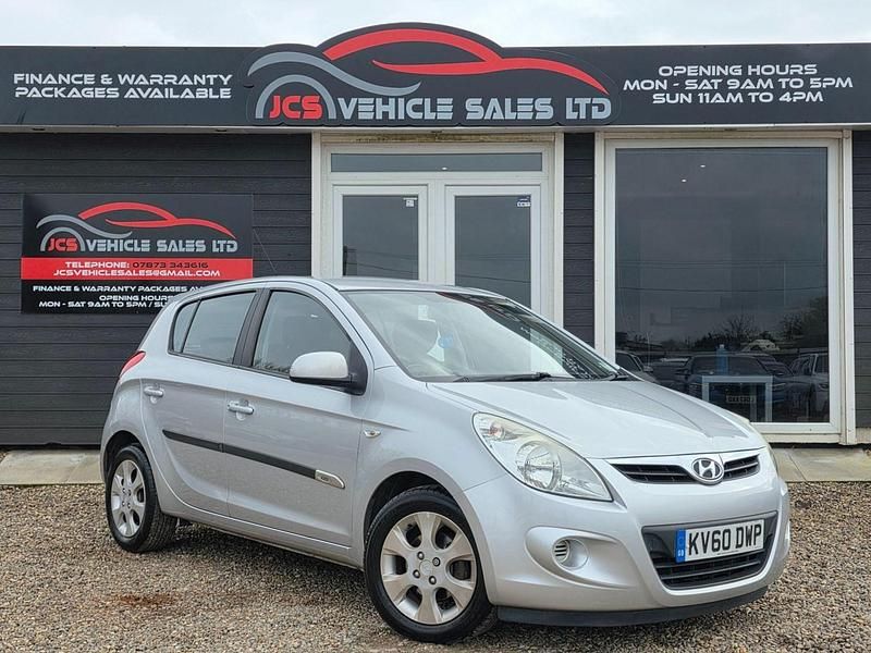 Used Hyundai i20 Comfort 99 HP (72 kW) 2010 Silver Hatchback