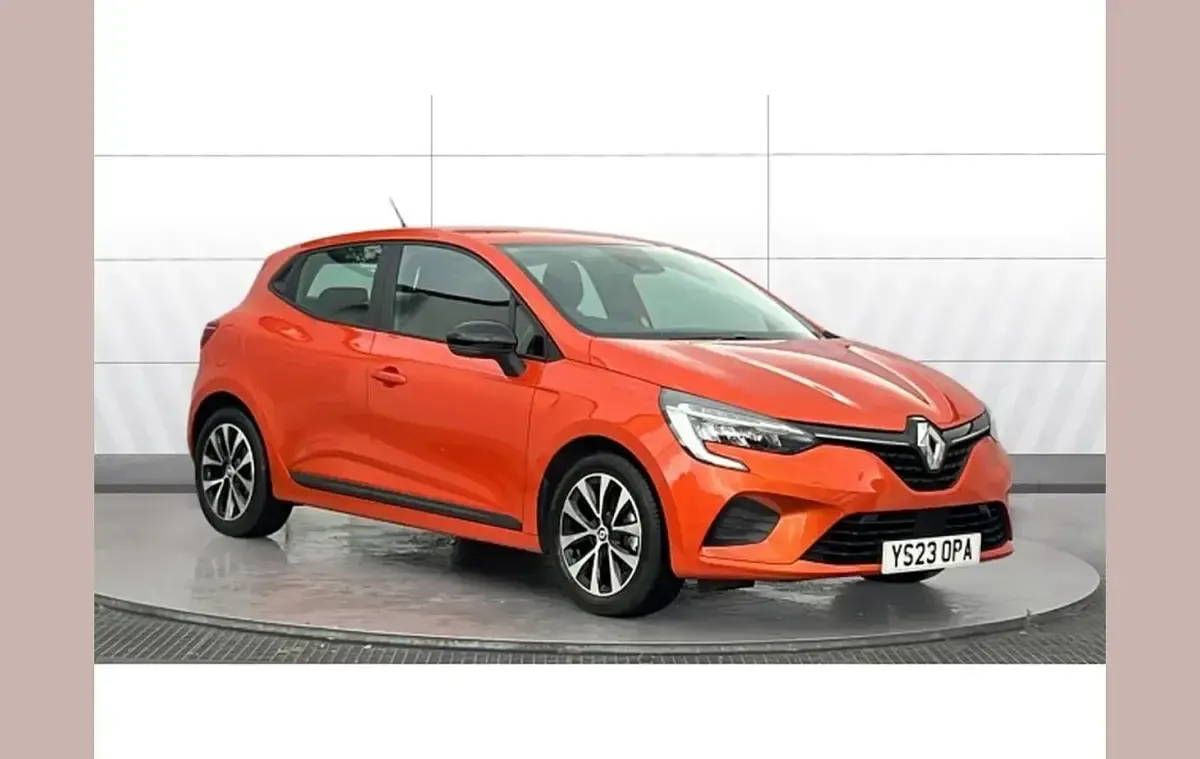 Begagnad Renault Clio V Evolution 145 HK (106 kW) 2023 Halvkombi