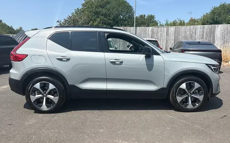 Used Volvo XC40 Plus 197 HP (144 kW) 2025 Grey SUV