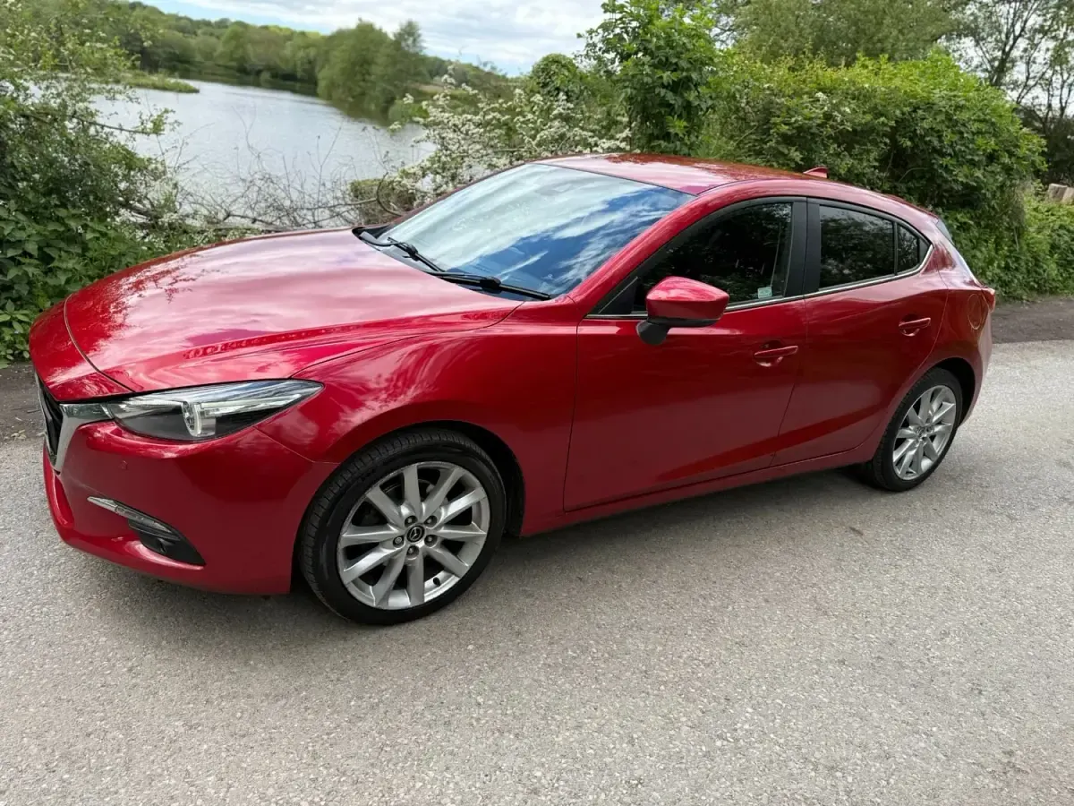 Begagnad Mazda 3 Inclusive 120 HK (88 kW) 2018 Röd Halvkombi