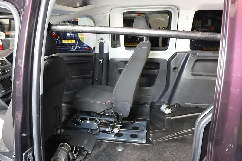 Used VW Caddy Life 102 HP (75 kW) 2020 Mauve MPV